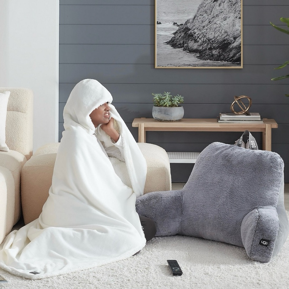 Ew UGG Avery Hooded Throw - White 50 x 60